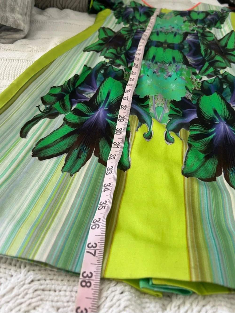 Elie Tahari orchid sheath dress size 8